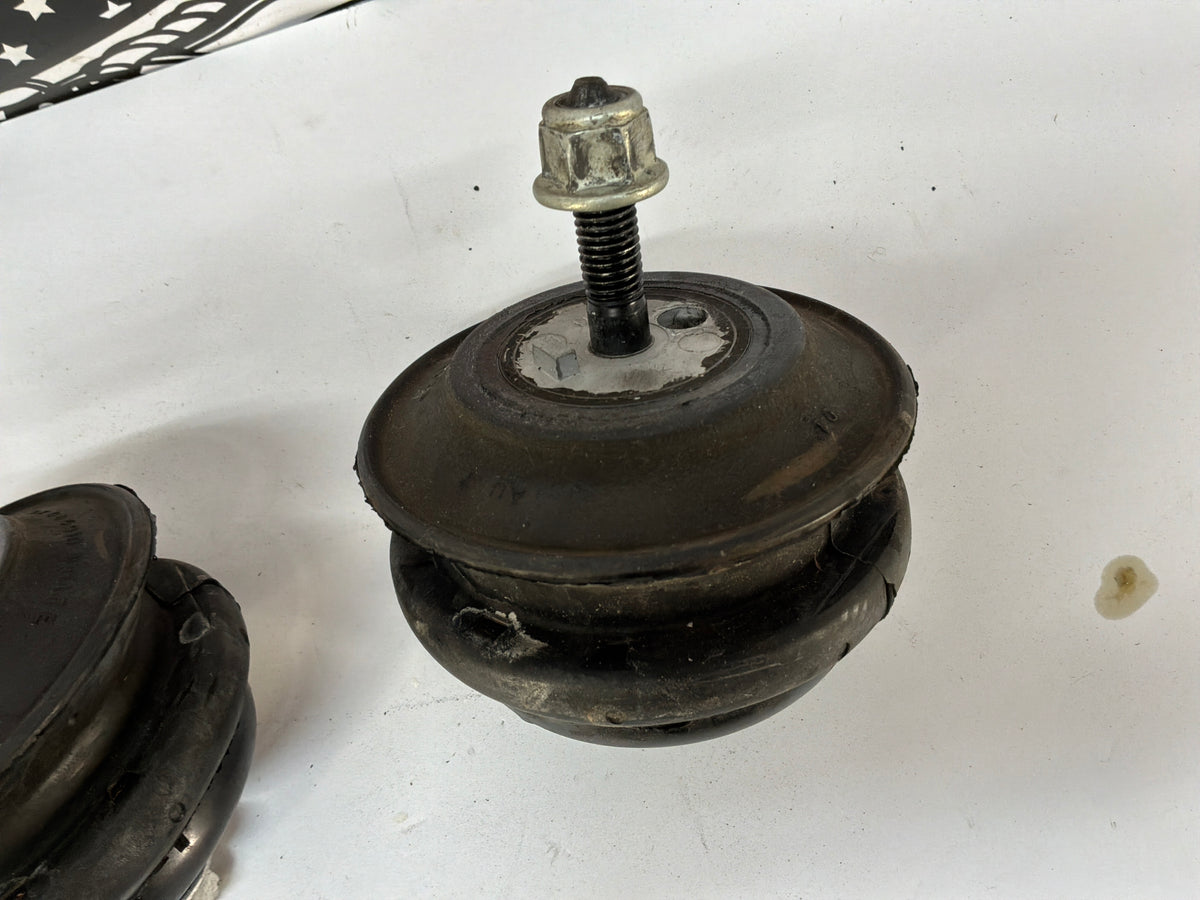 2002 Chevy C5 Corvette Convertible RH & LH Motor Mounts OEM