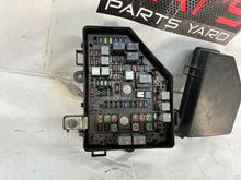 Fuse box w lid - Day's Parts Yard