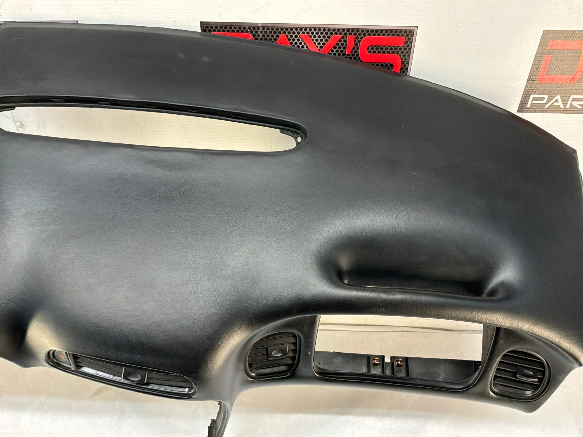 Dash pad - Day's Parts Yard