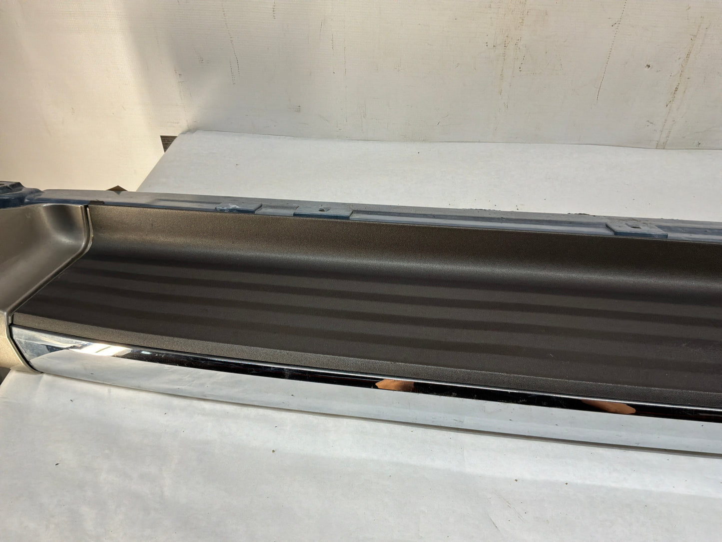2002 Cadillac Escalade EXT LH Driver Running Board OEM
