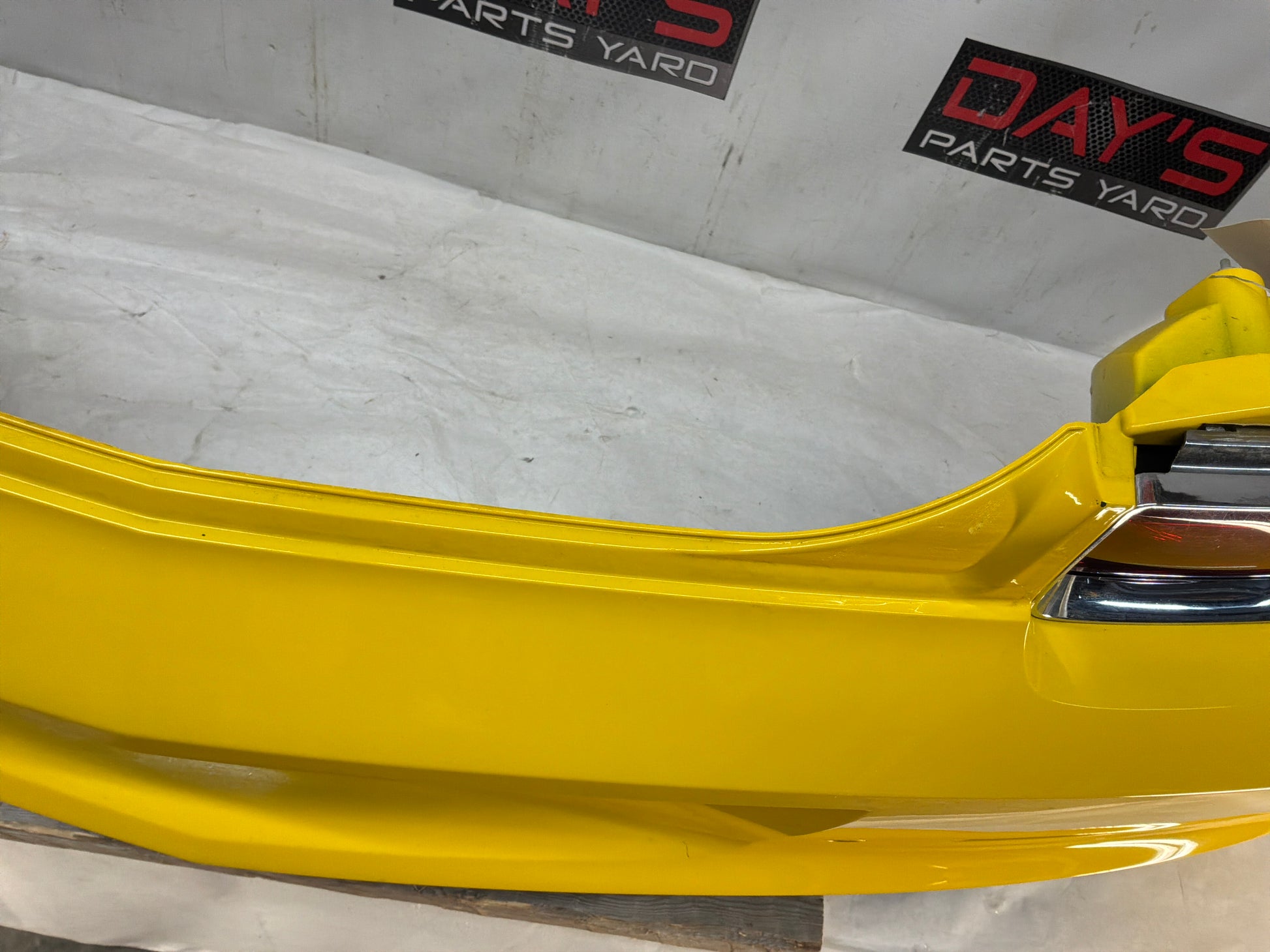 Complete rear bumper - Day's Parts Yard