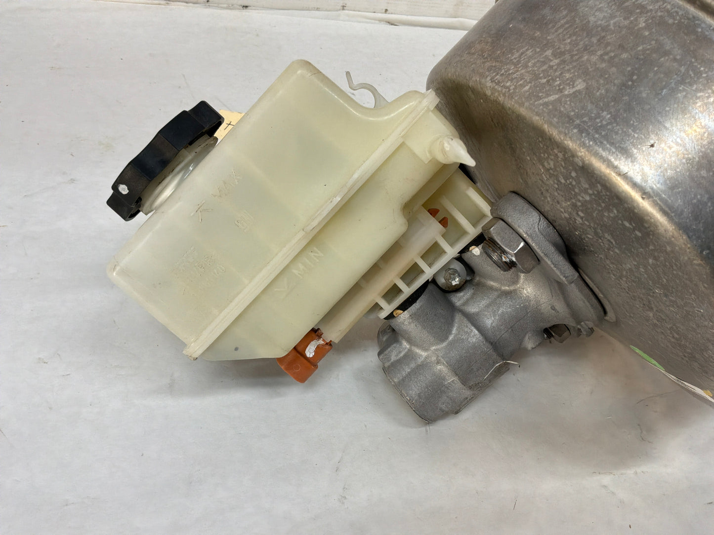 2015 Chevy SS Sedan Brake Booster Master Cylinder and Reservoir OEM