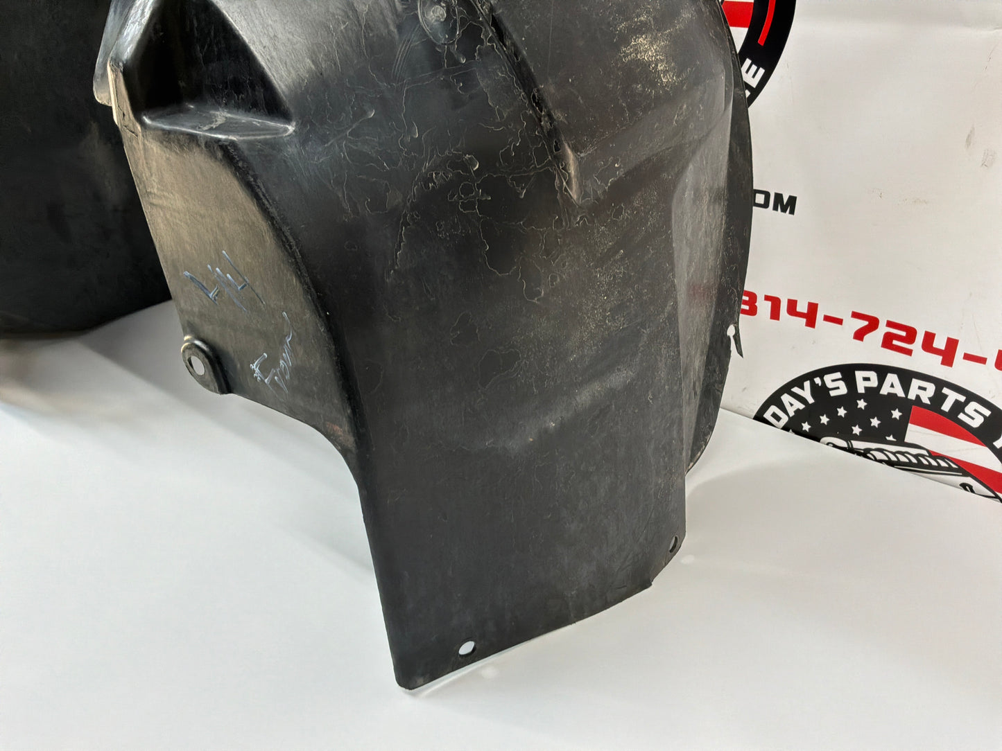 2008 Pontiac G8 GT LH Driver Front Fender Wheel Well Liner House OEM
