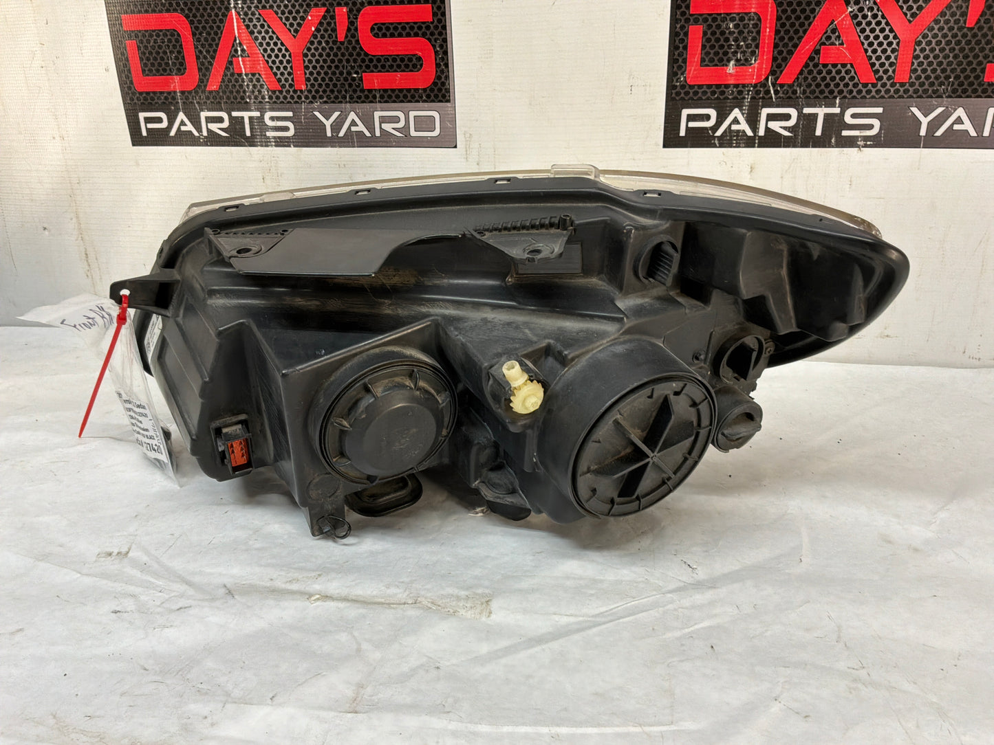 Rh headlight - Day's Parts Yard