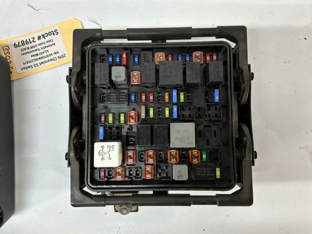 2015 Chevy SS Sedan Engine Bay Fuse Relay Wiring Wire Harness Junction Box Block OEM