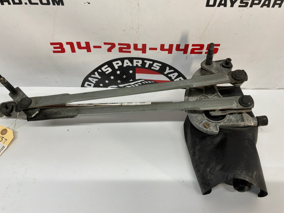 2014 Chevy SS Sedan Windshield Wiper Linkage Arm w Motor OEM
