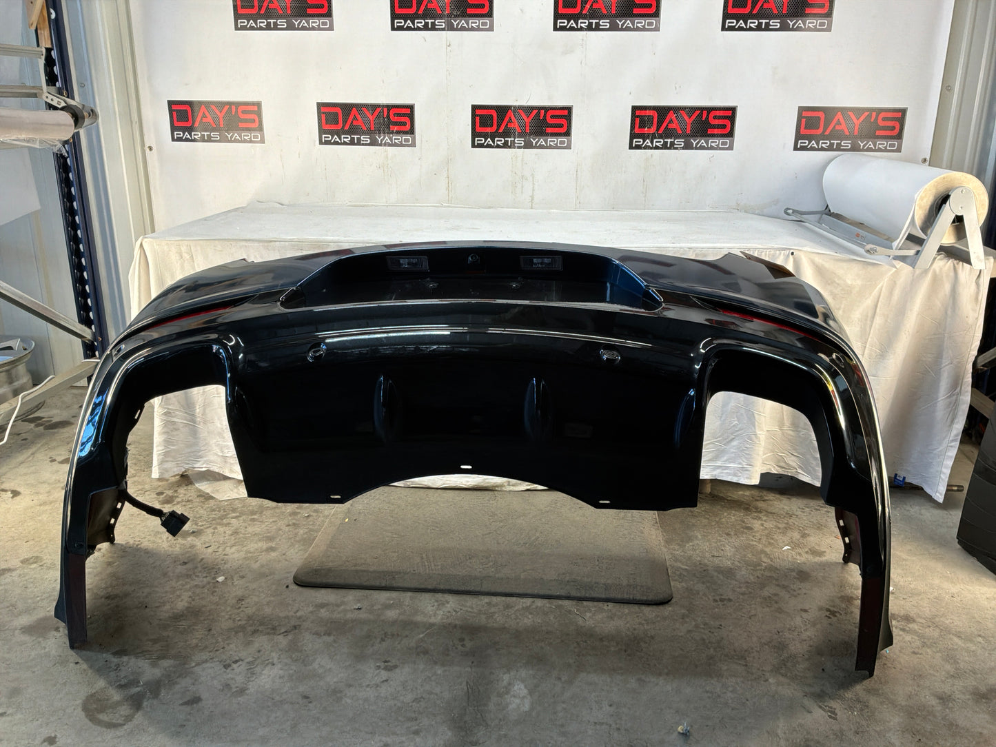 Rear bumper - Day's Parts Yard