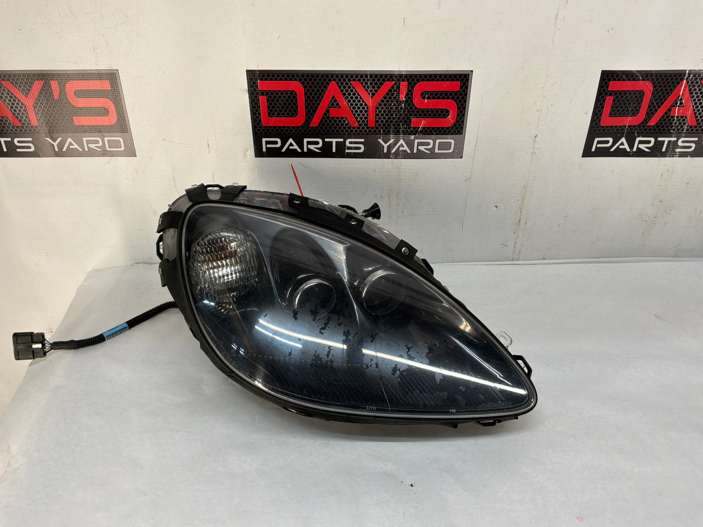 Rh headlight - Day's Parts Yard