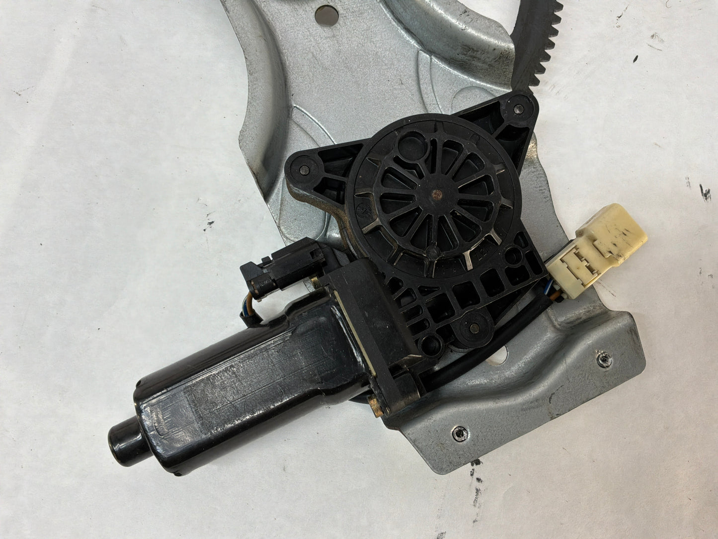 2005 Pontiac GTO RH Passenger Front Window Regulator Motor OEM