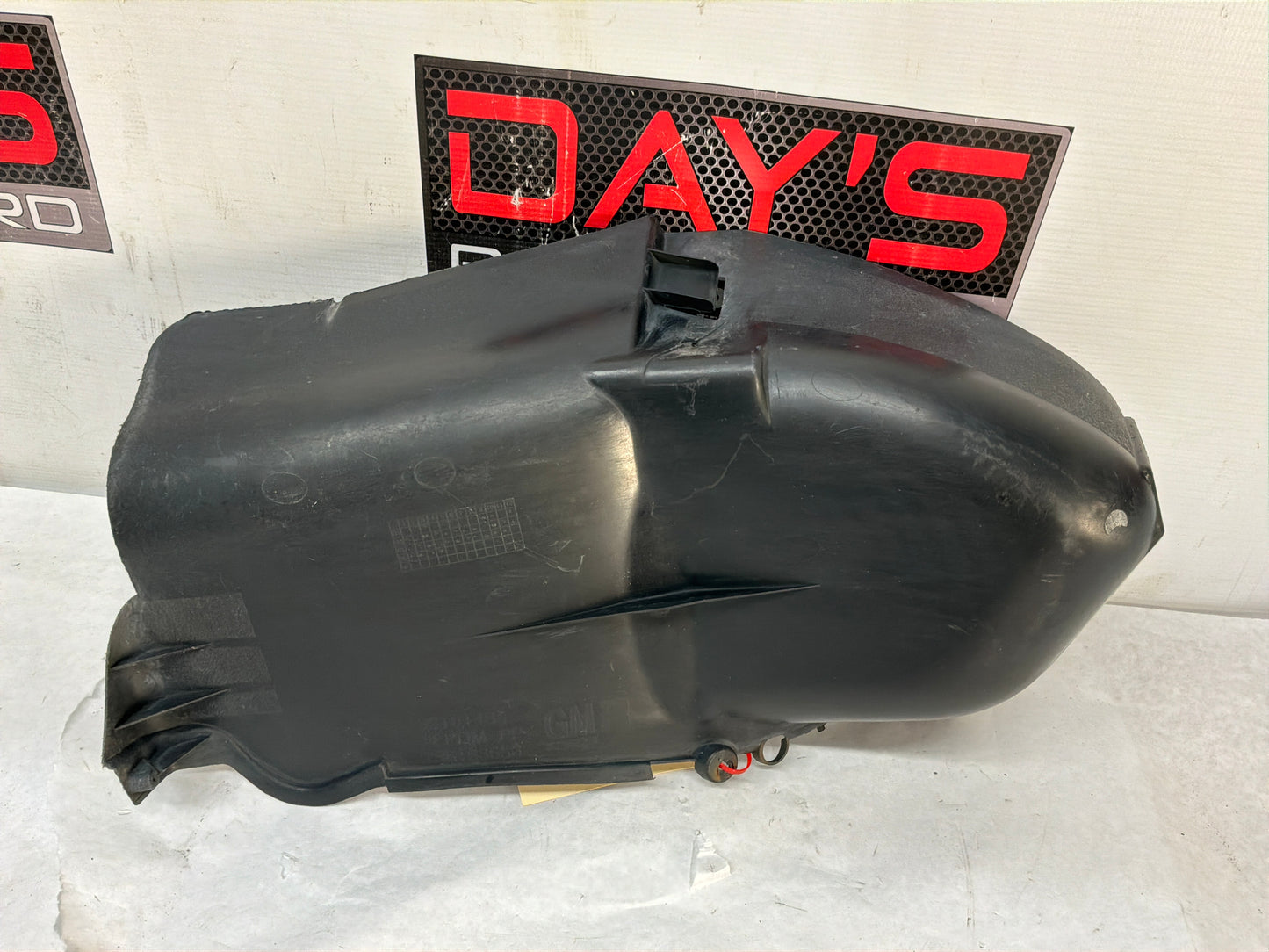 Rh wheel liner - Day's Parts Yard