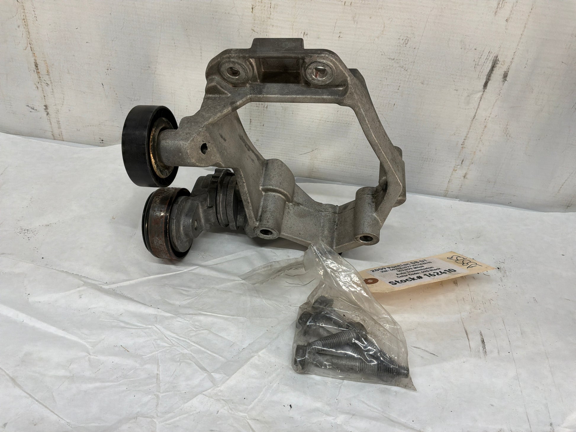 Ac compressor bracket - Day's Parts Yard
