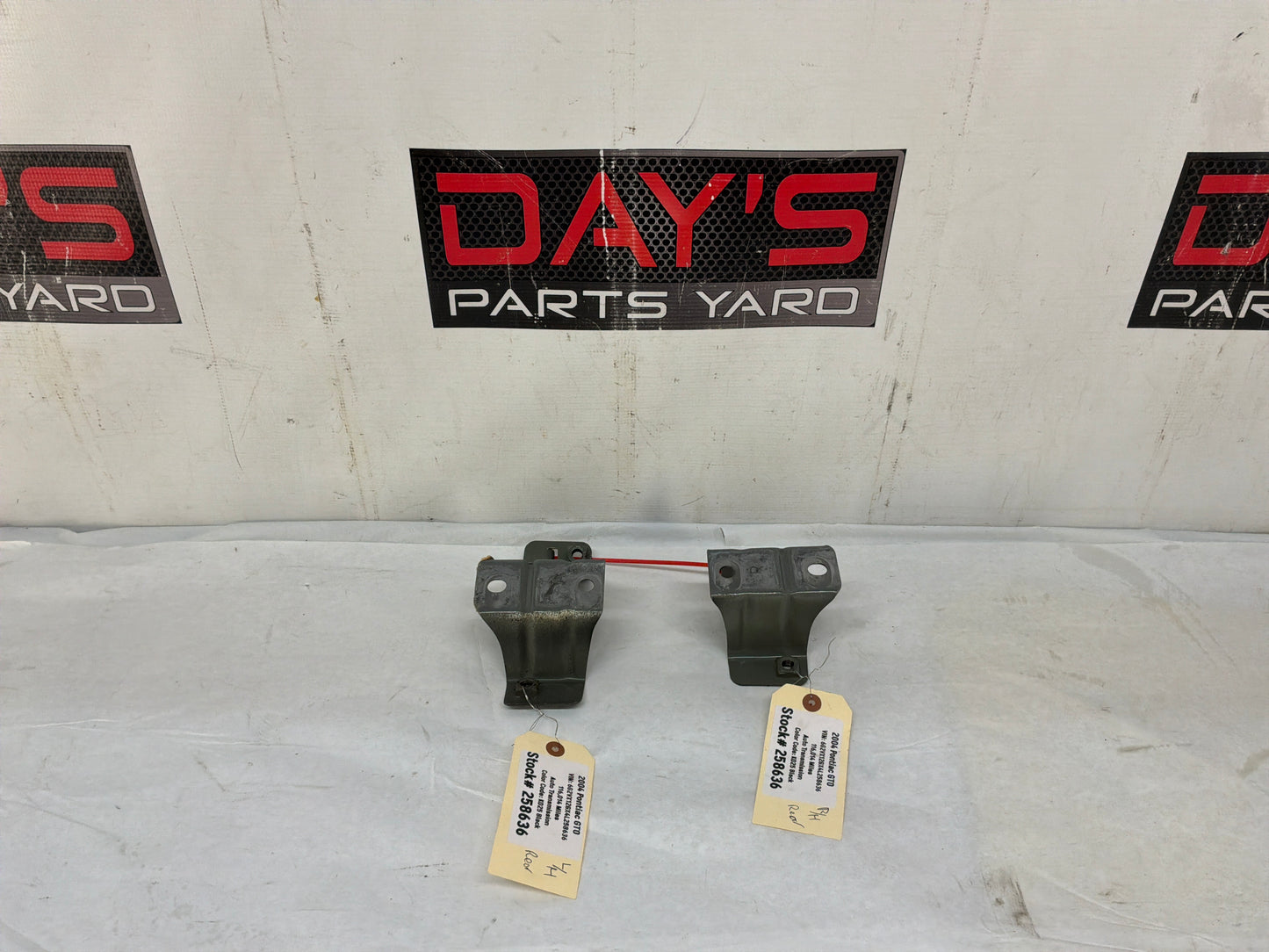 2004 Pontiac GTO RH & LH Rear Impact Bar Brackets Mounts Supports OEM