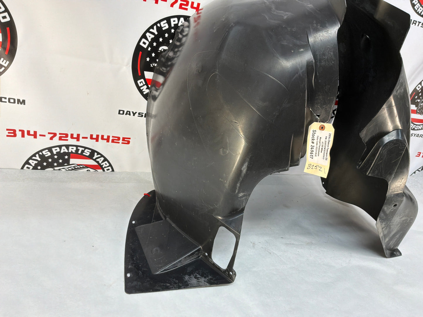 2014 Chevy Camaro SS RH Passenger Front Fender Wheel House Well Liner OEM