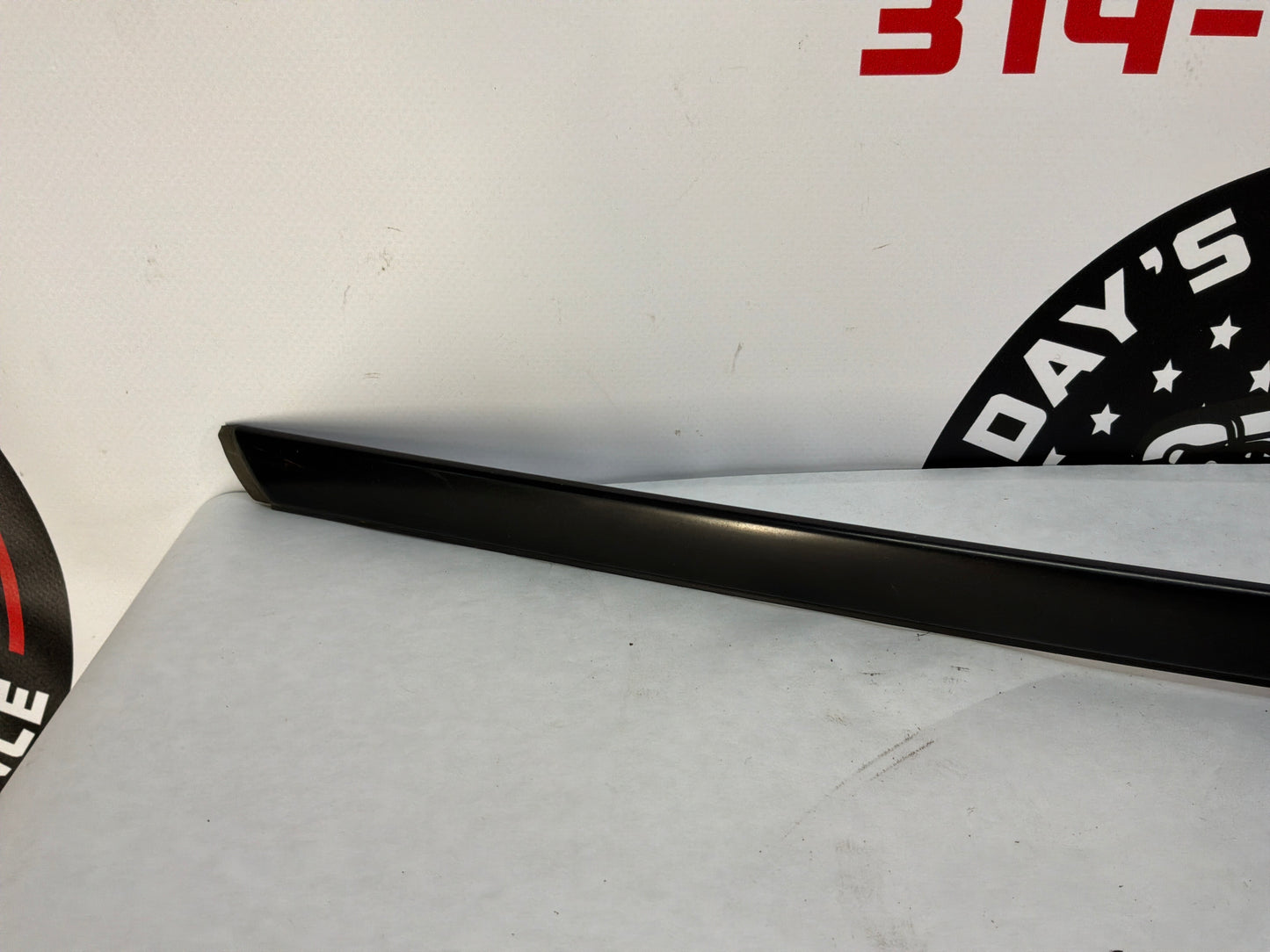 2005 Pontiac GTO RH Passenger Roof Panel Joint Finish Trim Molding OEM