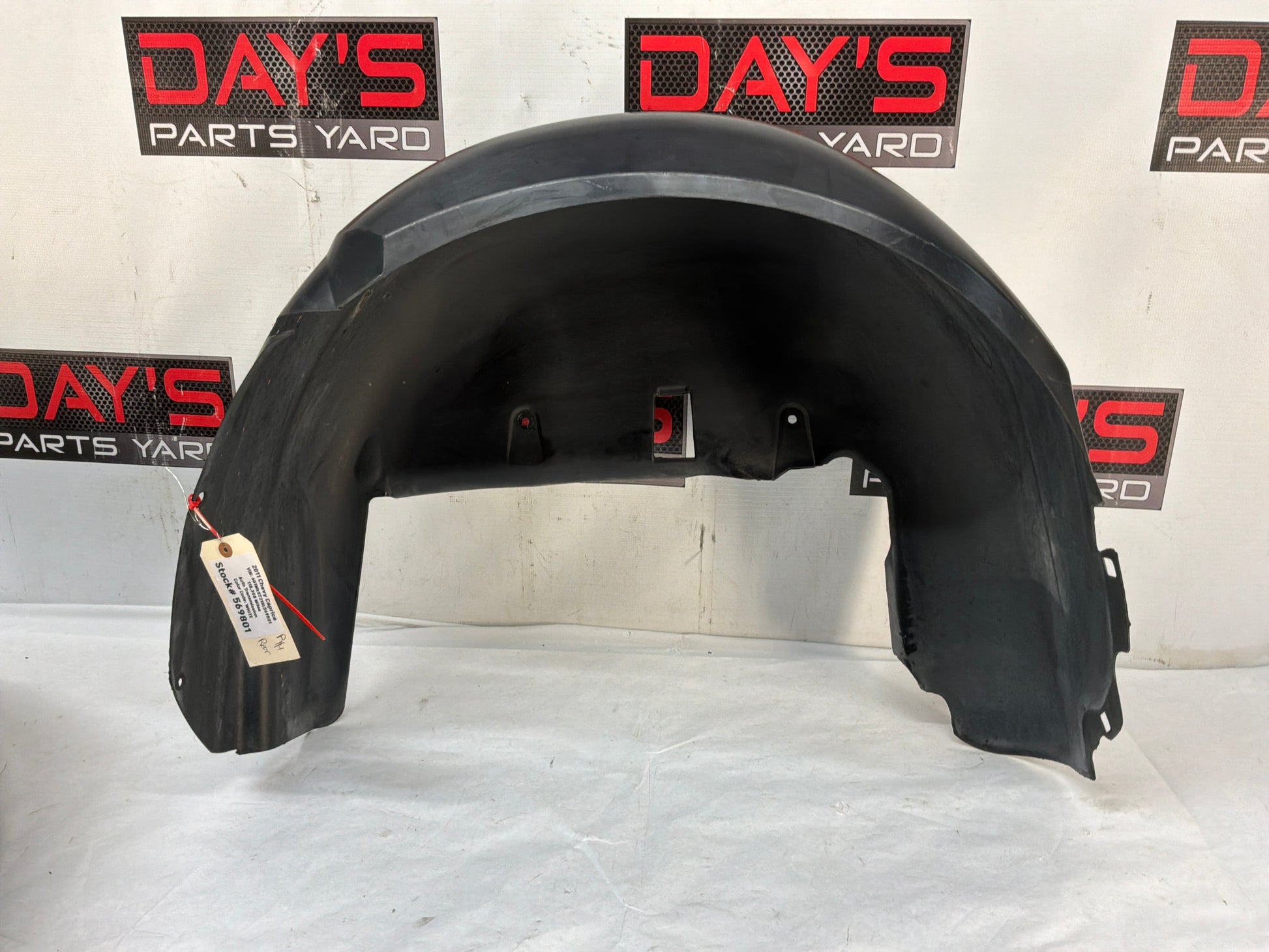 Rh wheel liner - Day's Parts Yard