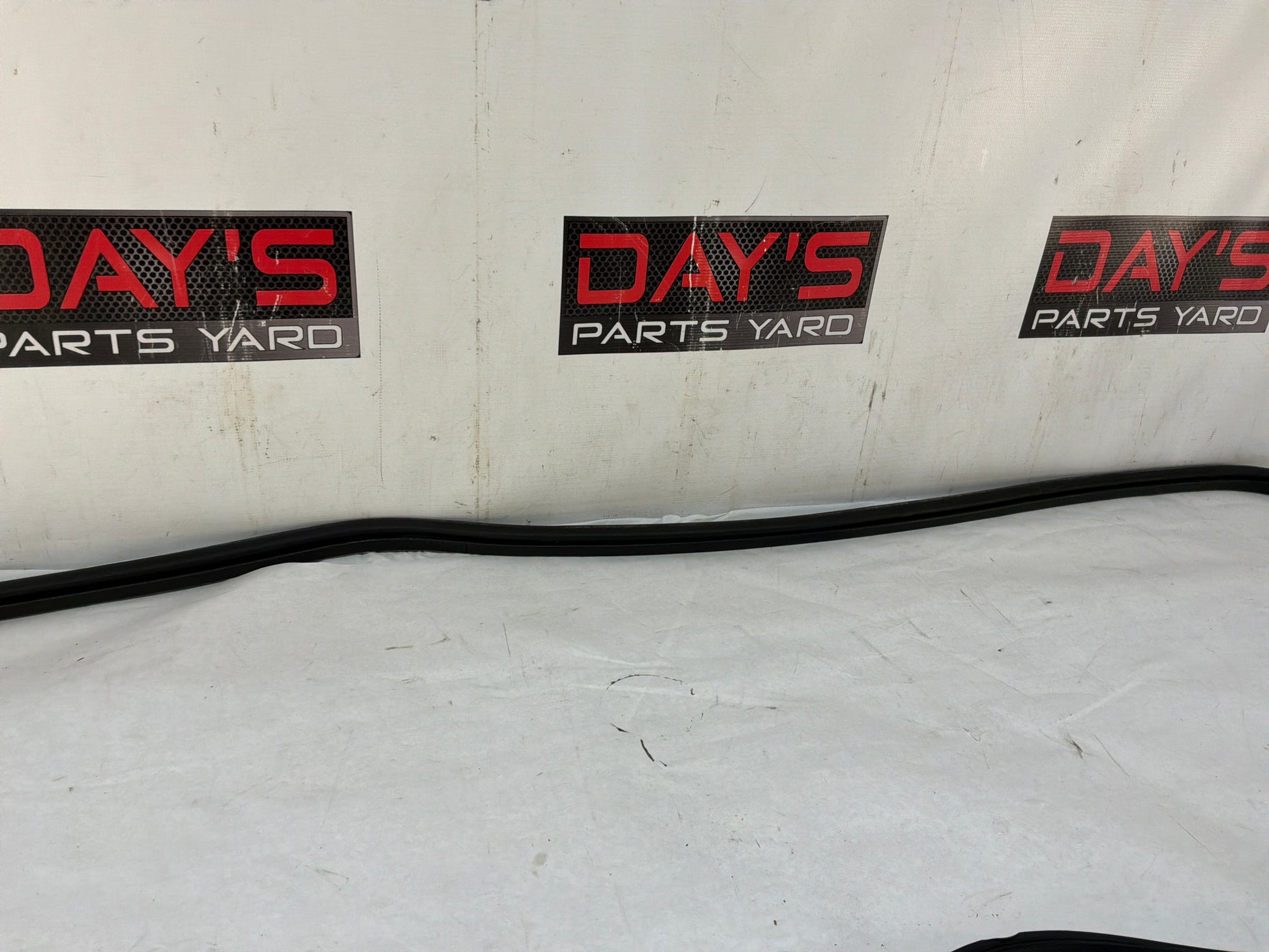 Rh door seal - Day's Parts Yard