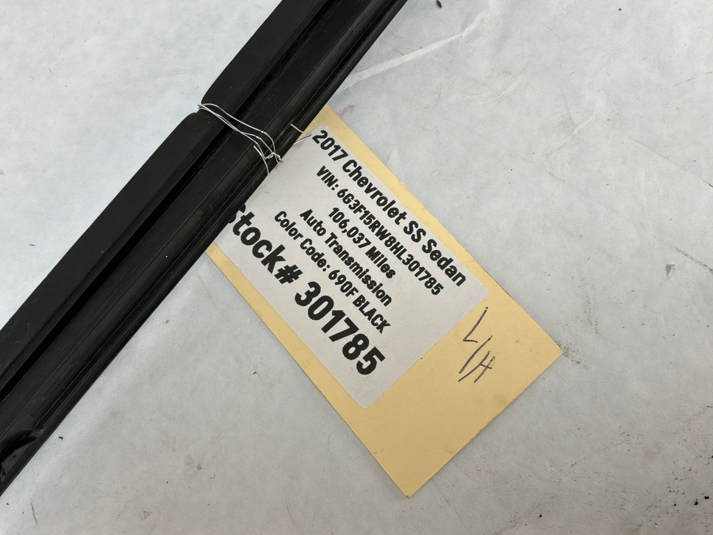 Lh windshield - Day's Parts Yard