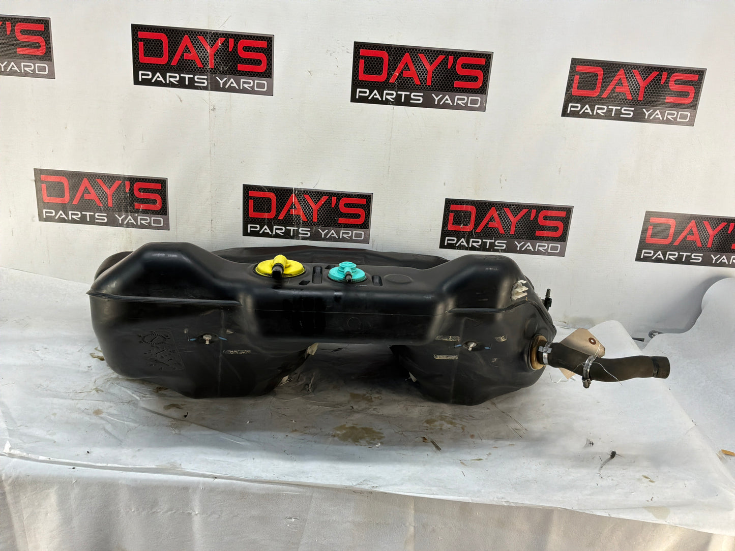 Fuel tank - Day's Parts Yard