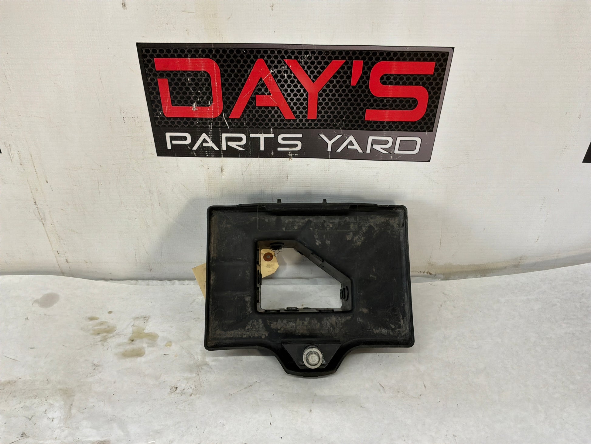 Battery tray - Day's Parts Yard