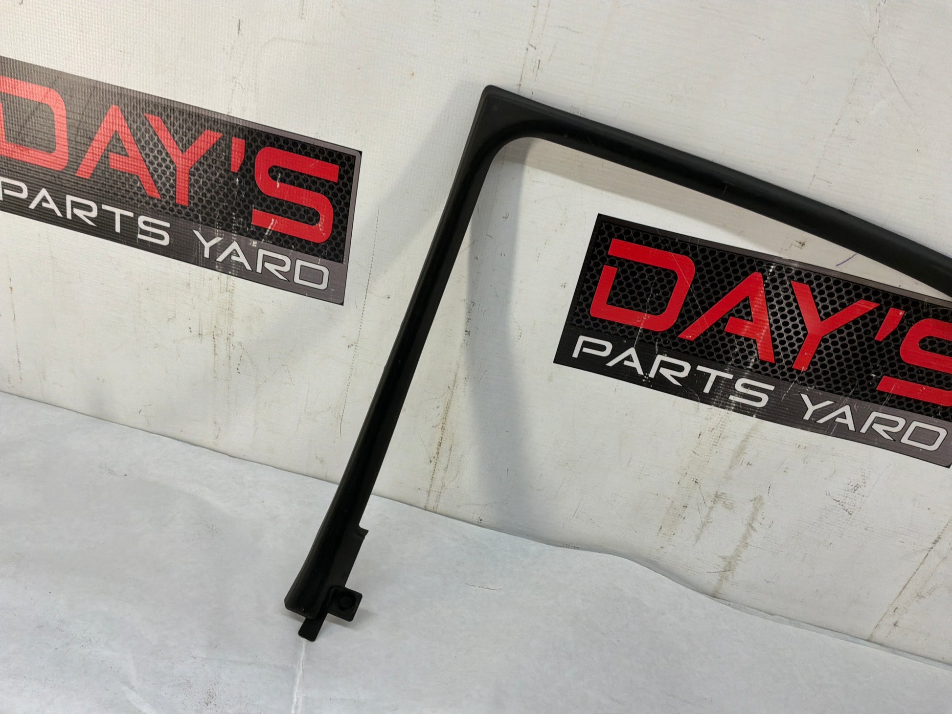 2014 Cadillac CTS-V Sedan RH Passenger Front Door Garnish Molding Trim OEM - Day's Parts Yard