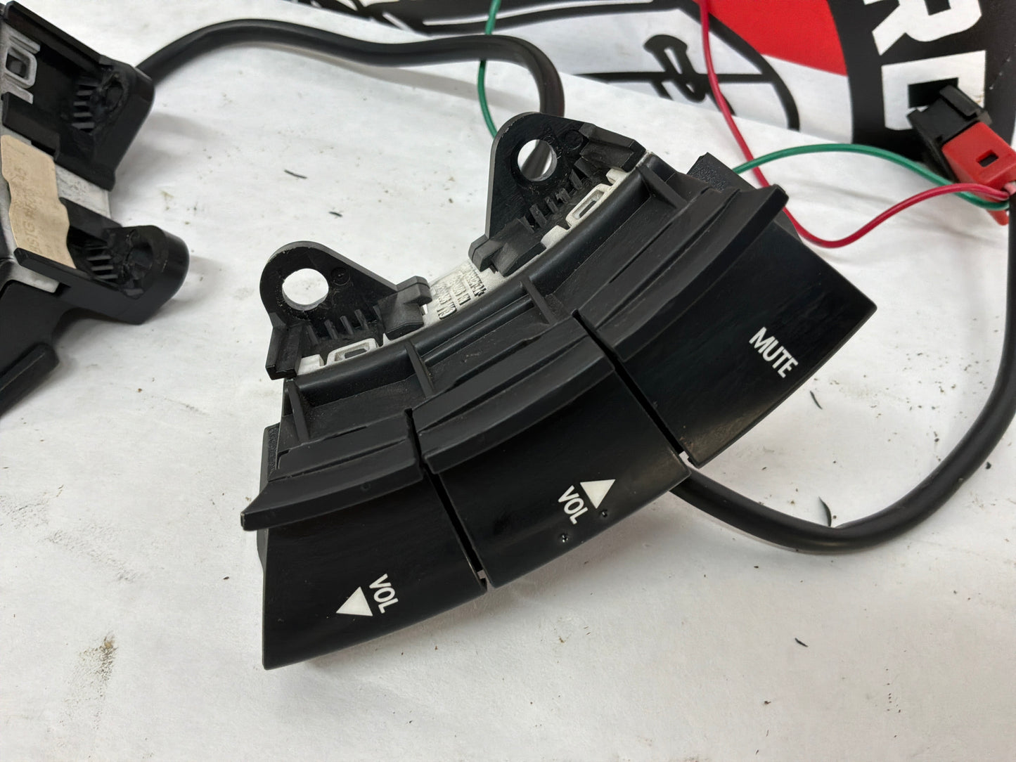 2005 Pontiac GTO Steering Wheel Radio Control Buttons Switches OEM