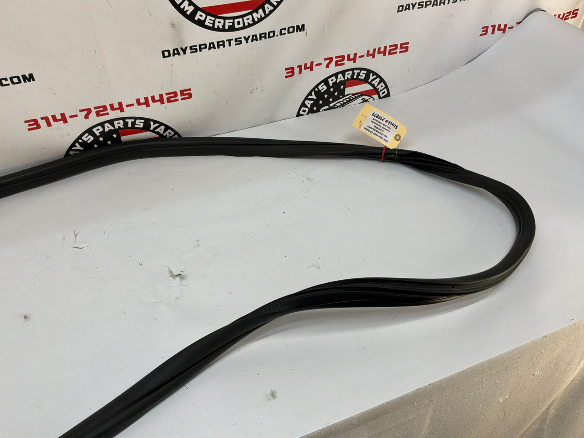 2015 Chevy SS Sedan RH Passenger Front Door Weather Strip Rubber Seal OEM