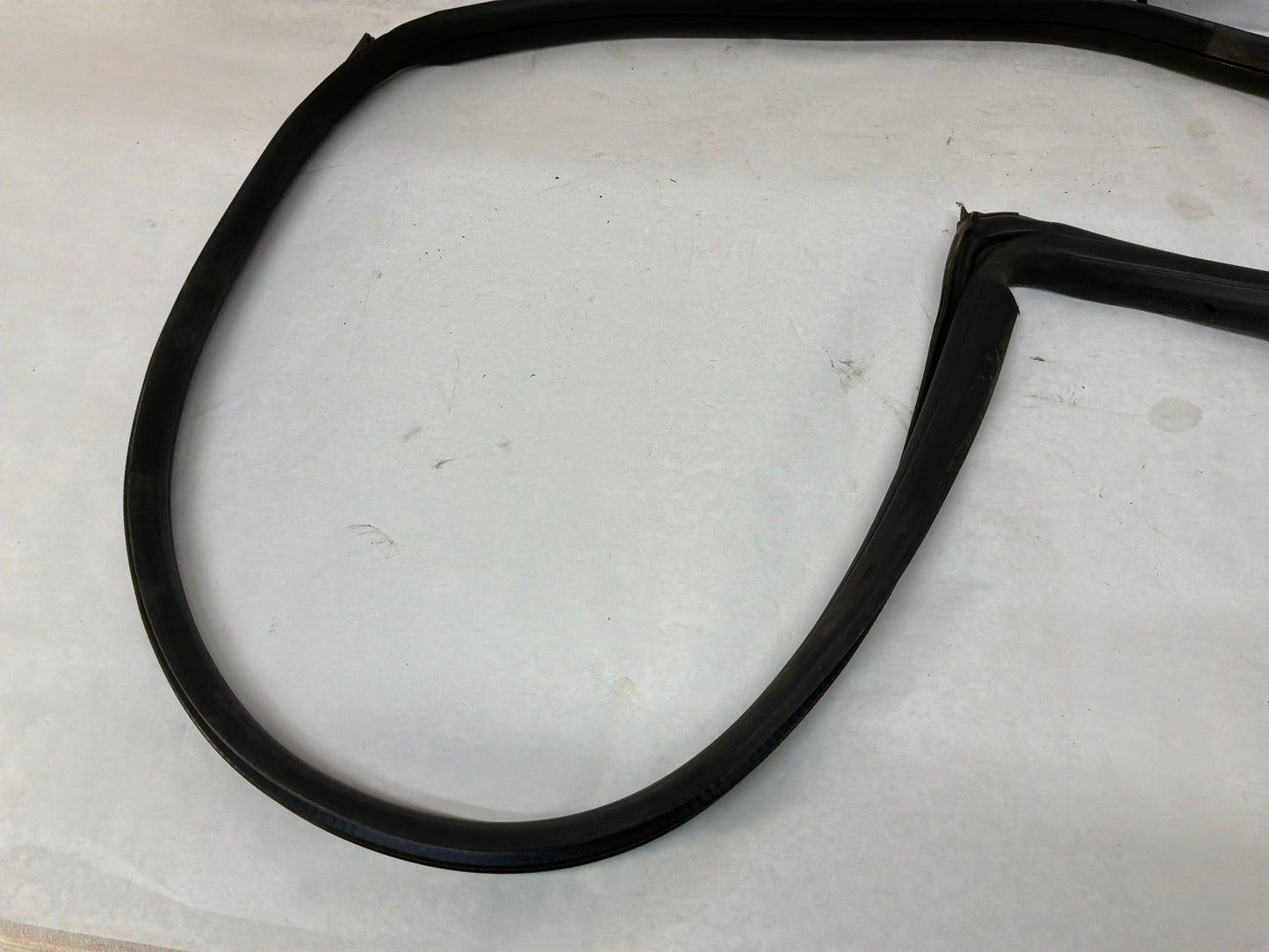 2014 Chevy Camaro SS LH Driver Door Body Weather Strip Seal OEM