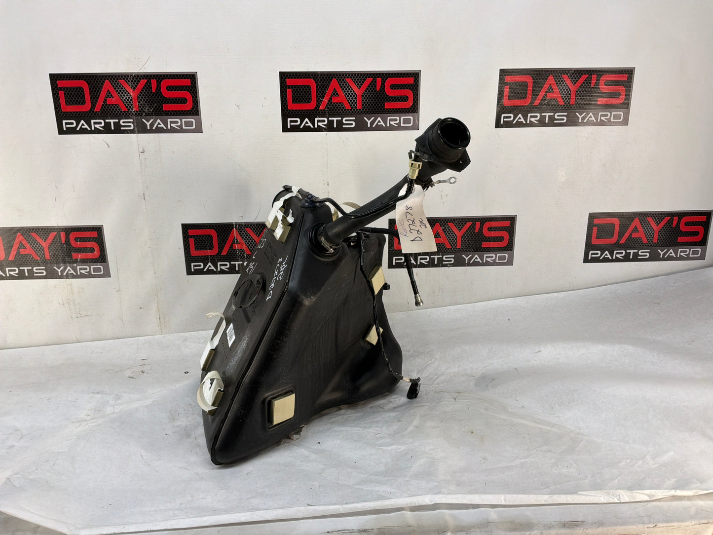 2005 Chevy C6 Corvette LH Driver Side  Fuel Gas Tank w/ Pumps OEM - Day's Parts Yard