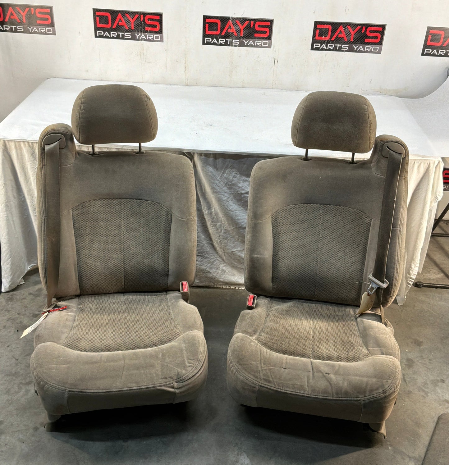 Front seats - Day's Parts Yard