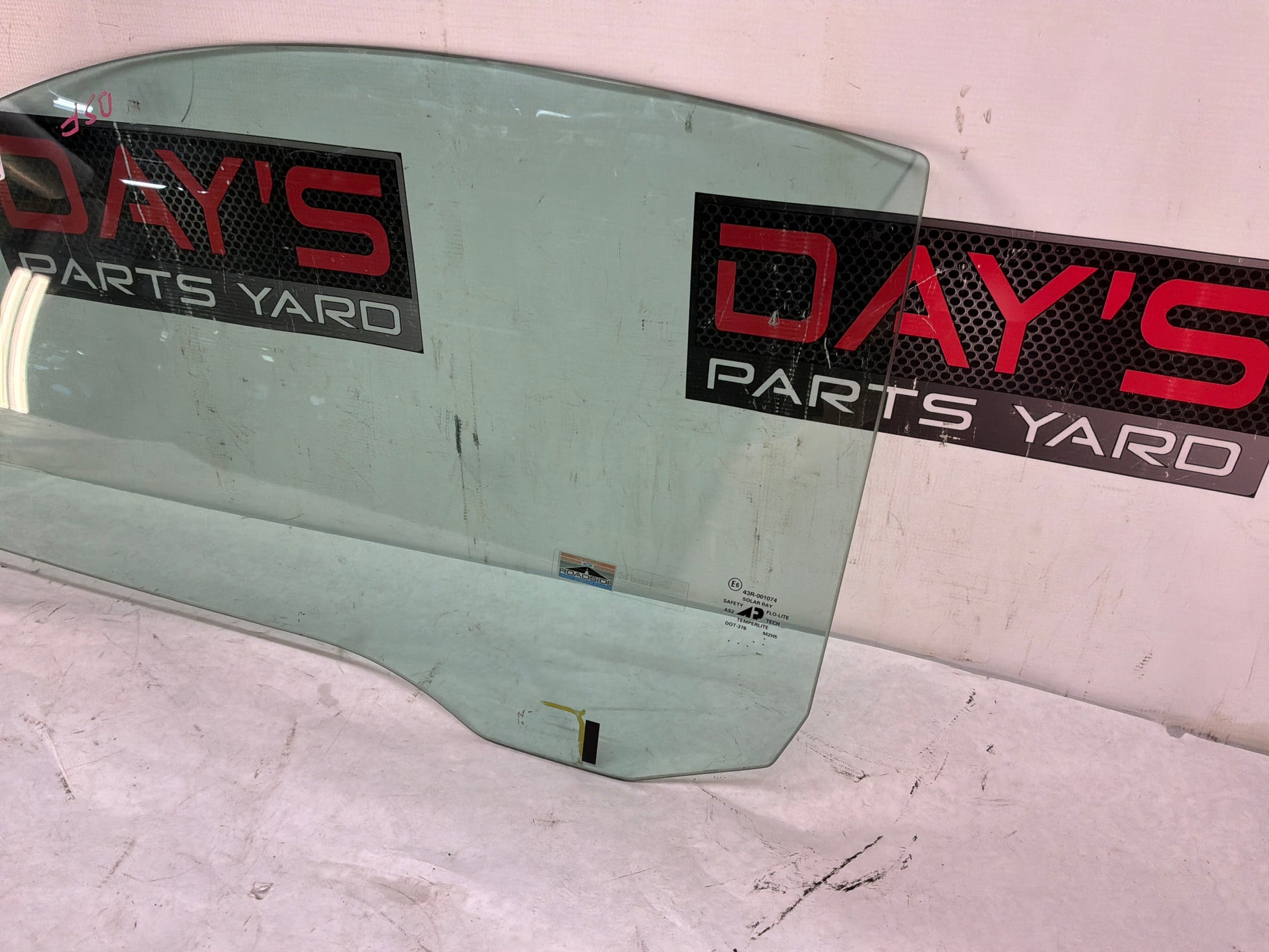 Rh front glass - Day's Parts Yard