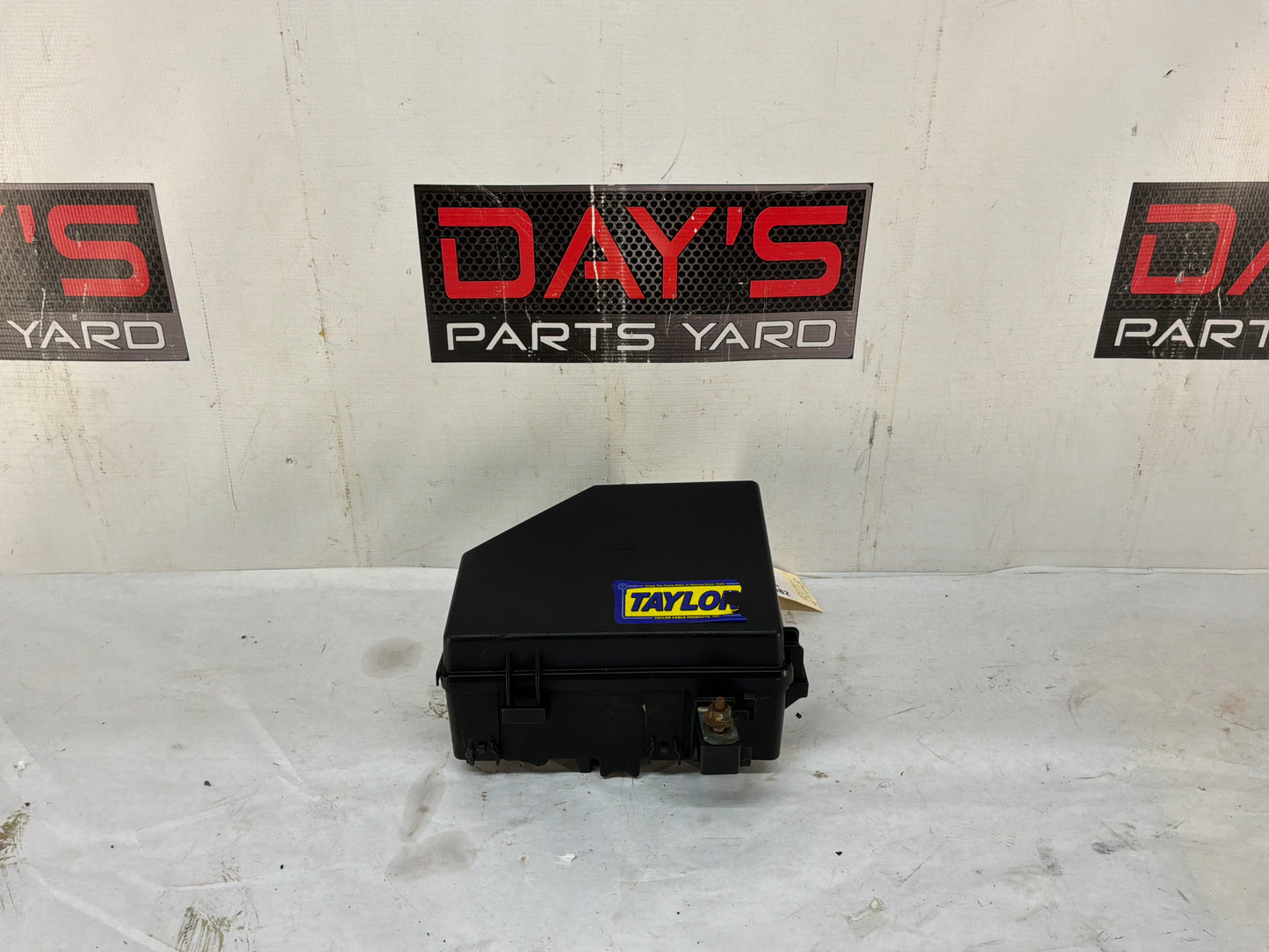 2008 Pontiac G8 GT Engine Bay Fuse Relay Wiring Junction Block Box Cover Lid OEM