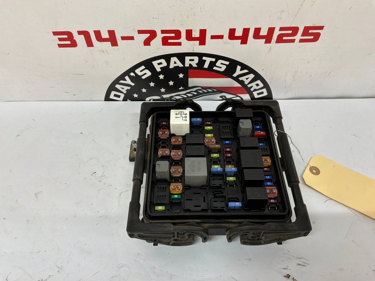 2014 Chevy SS Sedan Engine Bay Fuse Relay Wiring Wire Harness Junction Box Block OEM