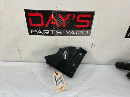Rh bracket - Day's Parts Yard