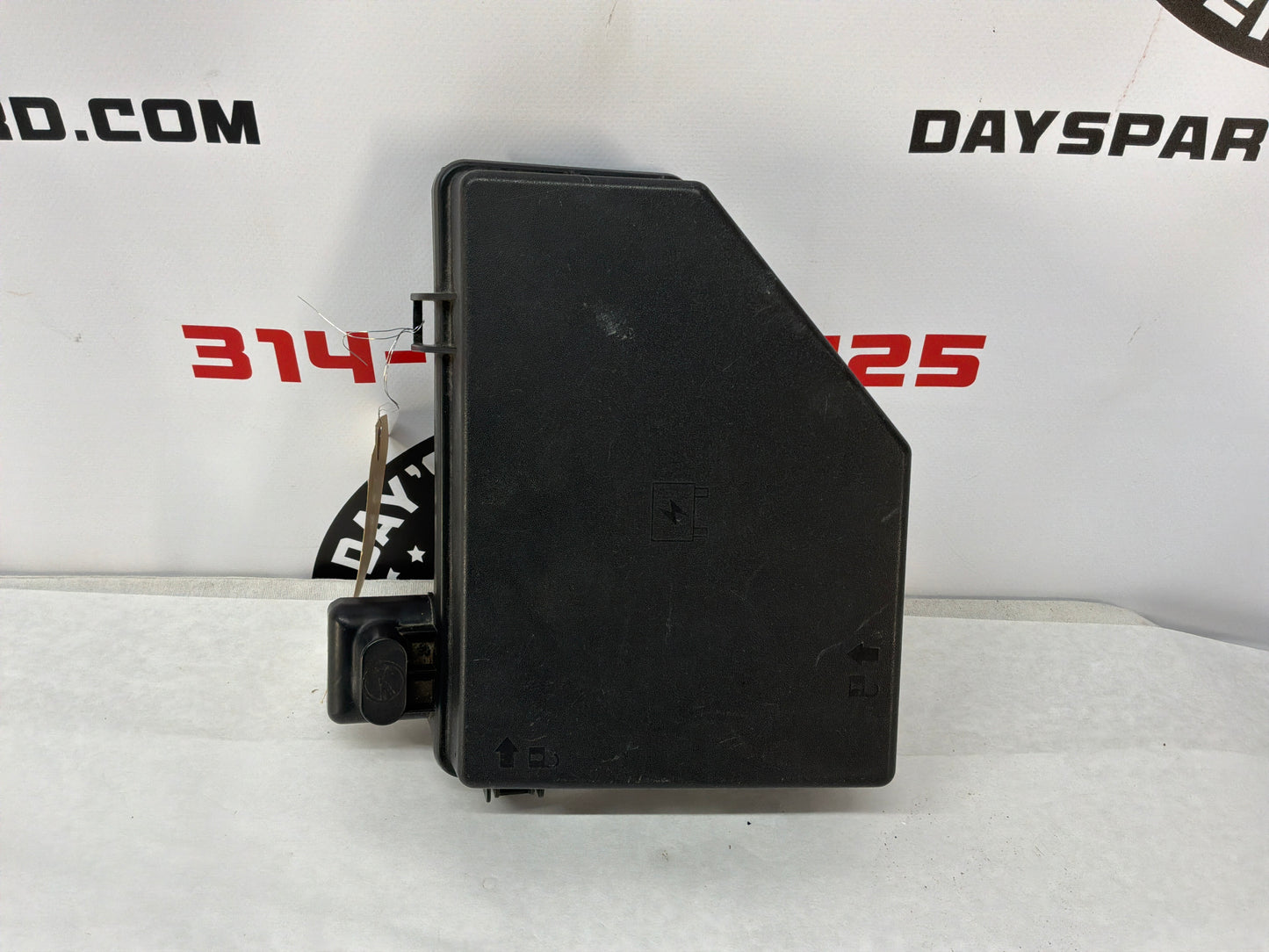 2011 Chevy Caprice PPV Engine Motor Bay Fuse Box Lid OEM