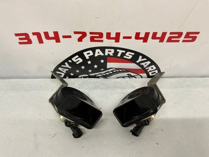2008 Pontiac G8 Base High & Low Horns w/ Brackets OEM
