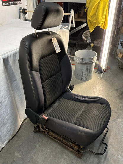 Front seats - Day's Parts Yard