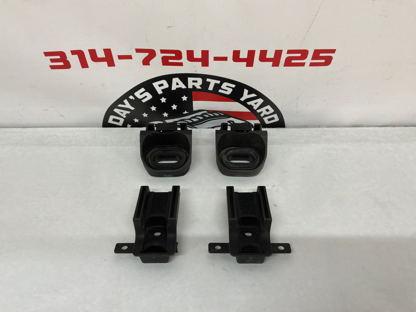 2008 Pontiac G8 Base RH & LH Upper & Lower Radiator Bracket Mounts Bushings OEM
