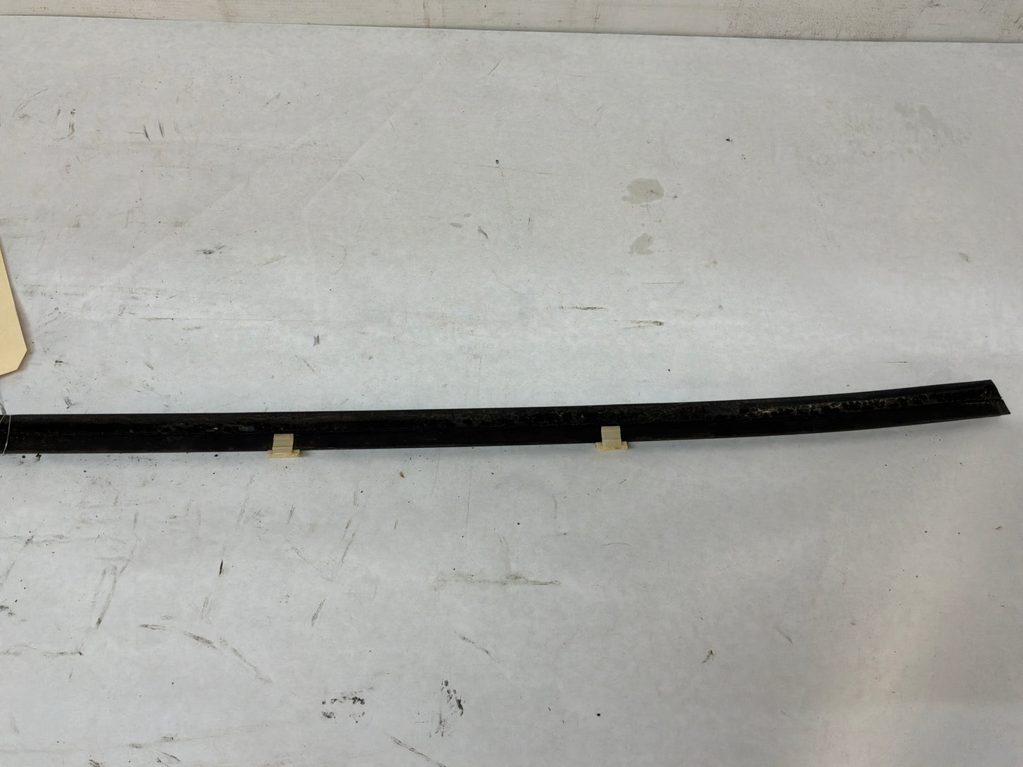 2004 Pontiac GTO LH Driver Window Door Belt Molding Weather Strip Trim OEM