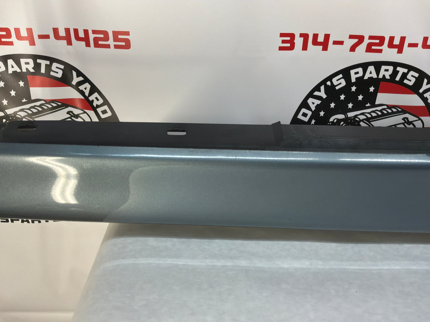 2006 Pontiac GTO RH Passenger Rocker Molding Side Skirt Panel Trim OEM