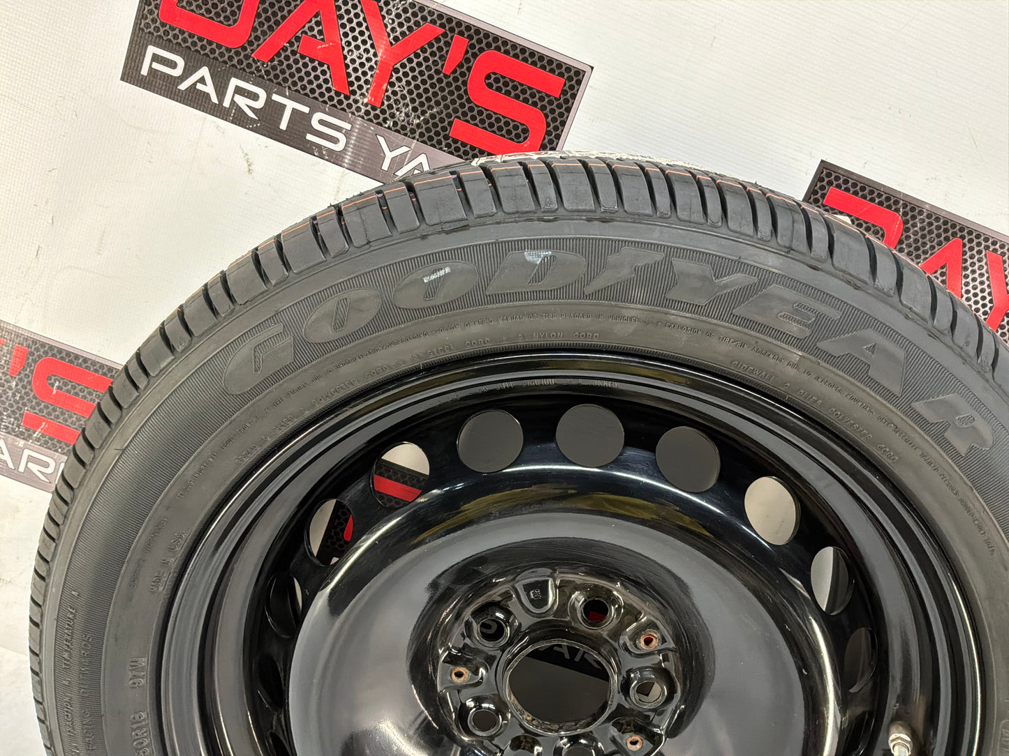 Wheel w tire spare tire - Day's Parts Yard