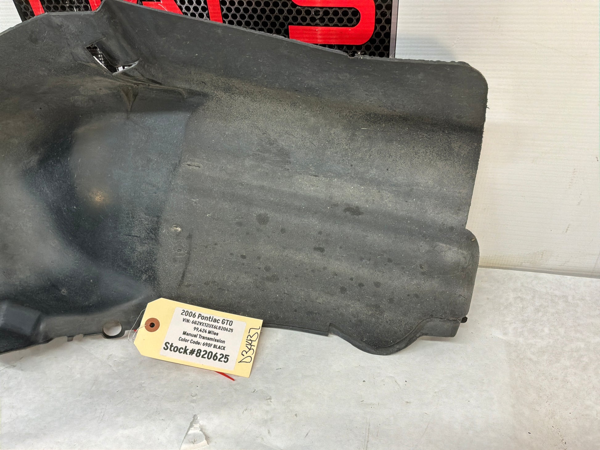Rh wheel liner - Day's Parts Yard