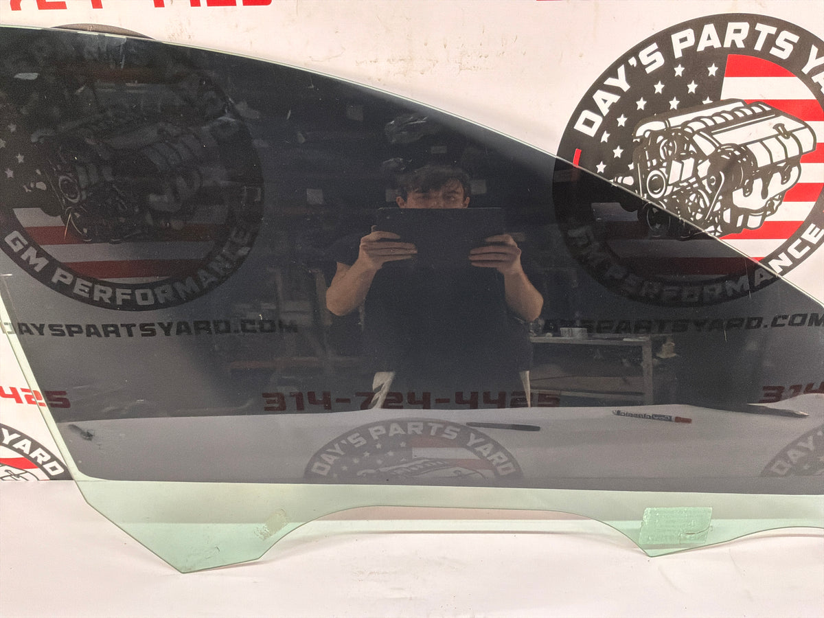 2014 Chevy SS Sedan RH Passenger Front Door Window Glass OEM