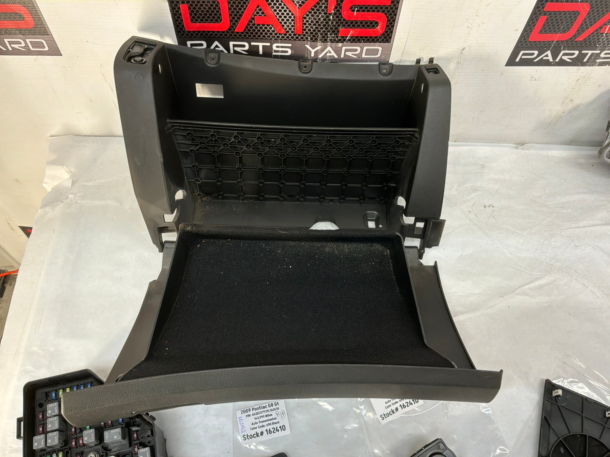 Glove box - Day's Parts Yard