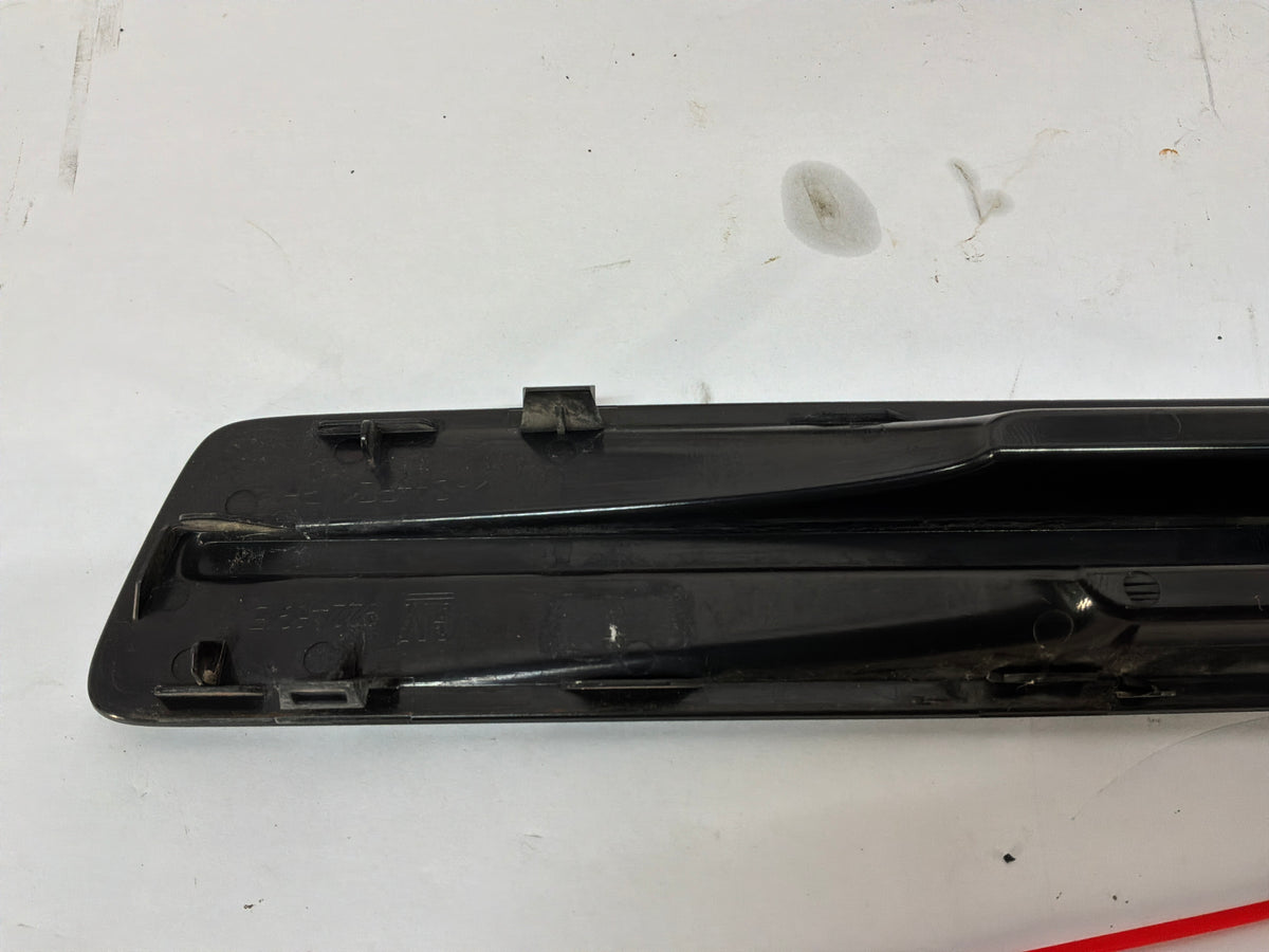 2014 Chevy Caprice PPV RH Passenger Front Fender Trim Marker Panel Cover OEM