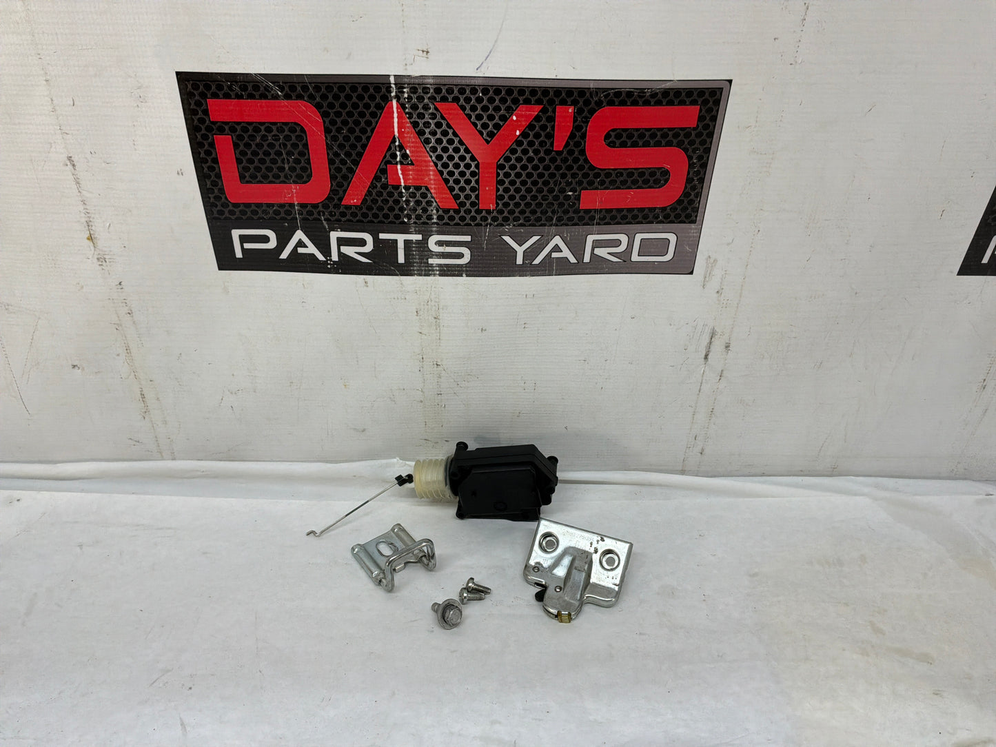 2004 Pontiac GTO Trunk Deck Lid Latch Striker Lock Actuator Linkage OEM