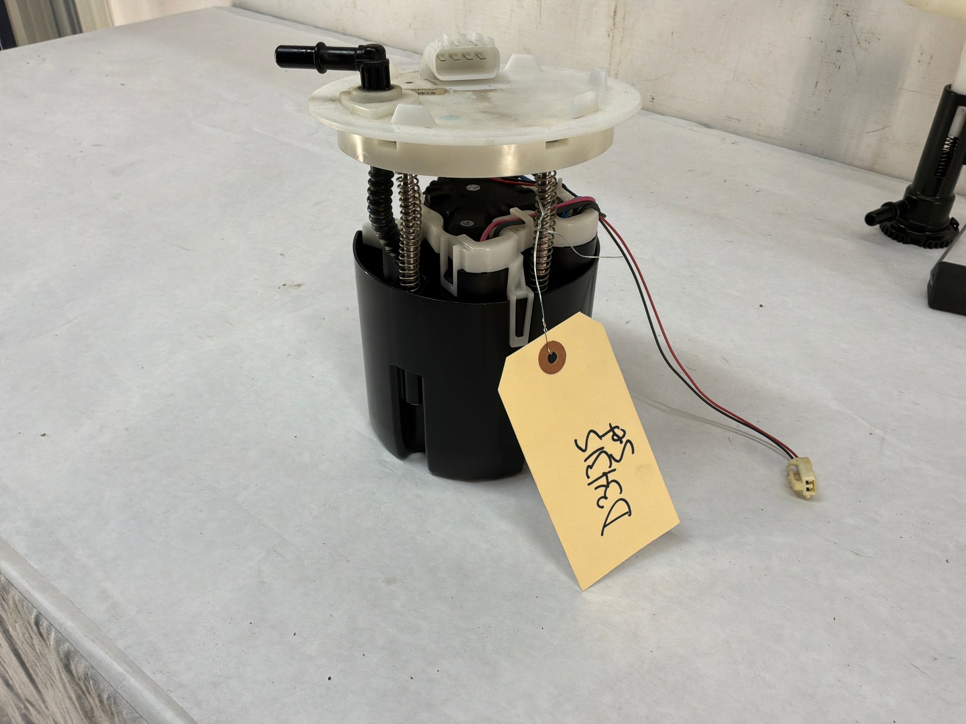 Fuel pump w level - Day's Parts Yard