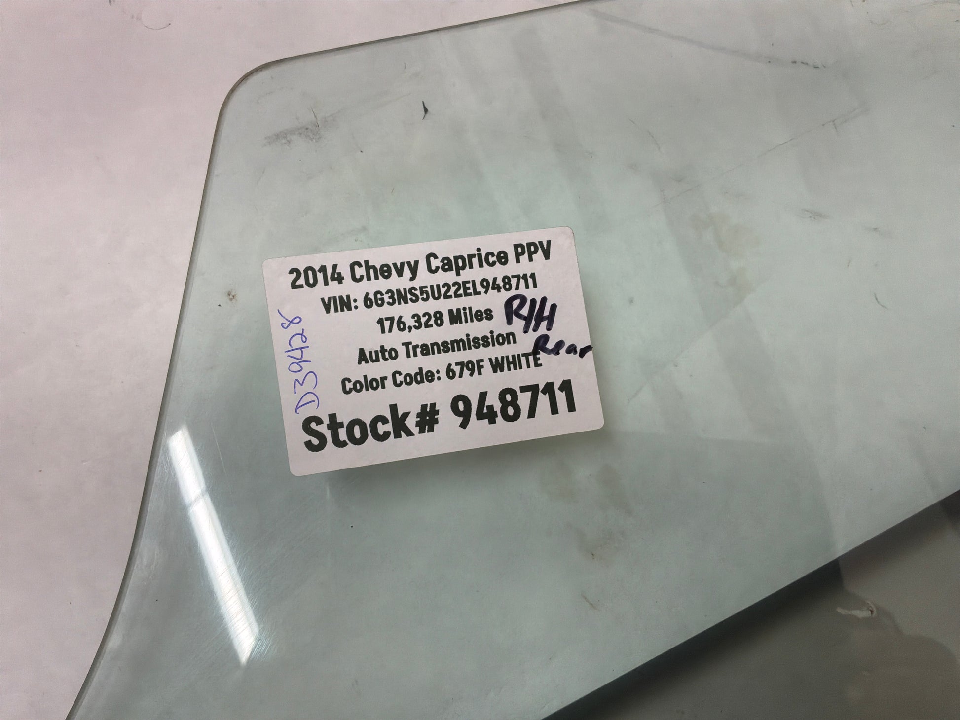 Rh rear door window glass - Day's Parts Yard