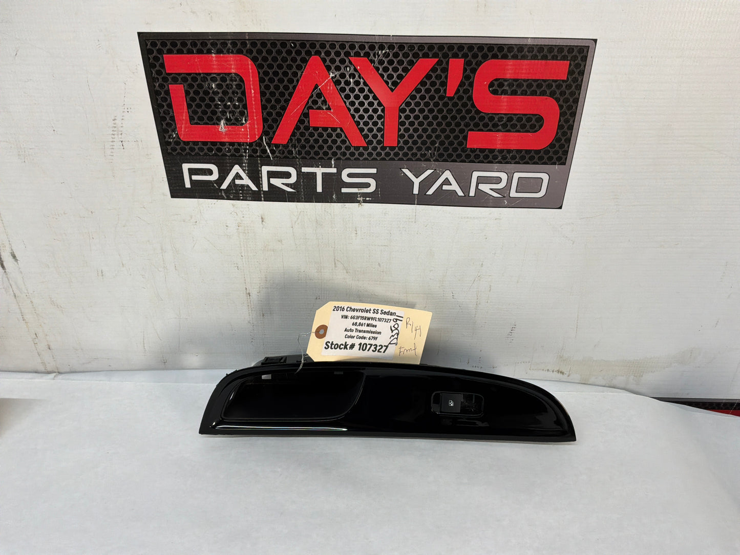 Front rh door control - Day's Parts Yard