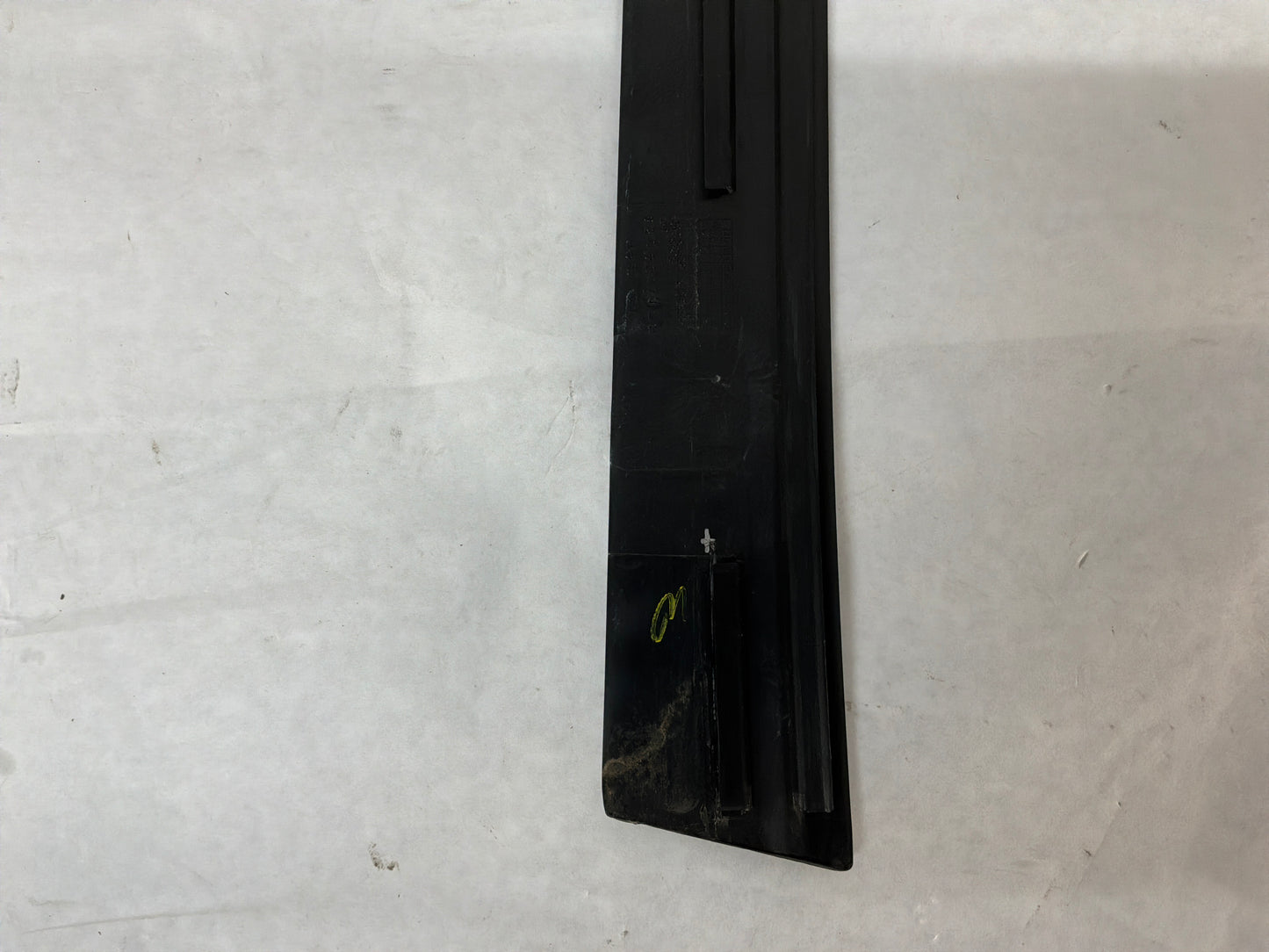2004 Pontiac GTO LH Driver Exterior B Pillar Window Trim Applique Cover OEM