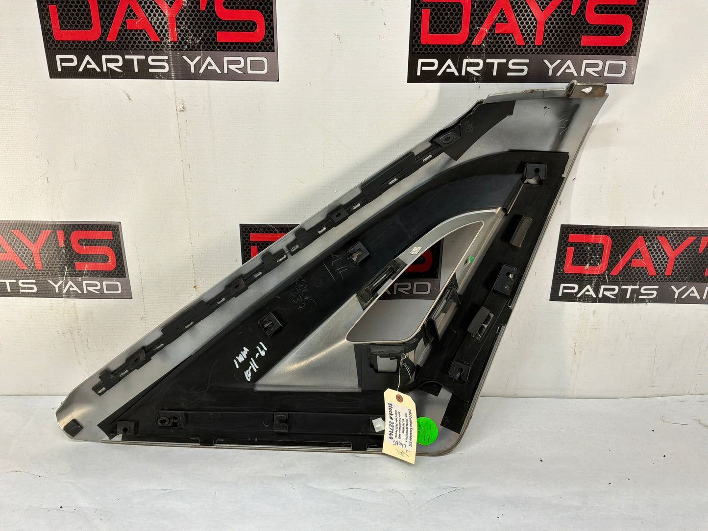 2002 Cadillac Escalade EXT LH Driver  Outer Trim Panel Sail Cladding OEM